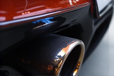 チタン製マフラーチップが際立つ排気システム